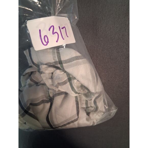 Banana Republic Womens White Black Plaid Blouse V neck Long Sleeve Size S Petite - Picture 11 of 11